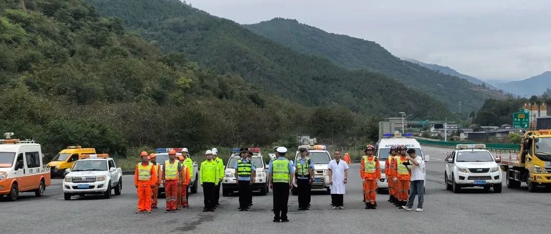 “雅西高速抢险捷报频传，共筑安全通行新篇章”