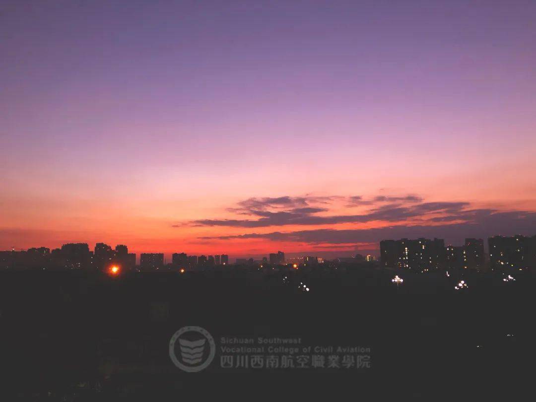 夜幕降临，与谢先生共赴美好时光